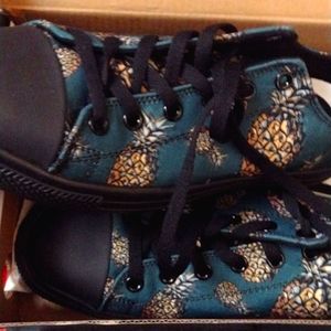 Blue pineapple low top sneakers